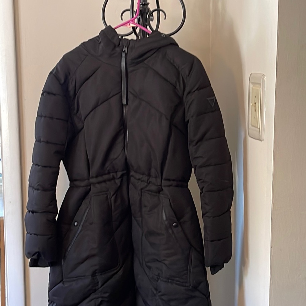 Guess down coat 🧥 size XL     Worn 1 time!